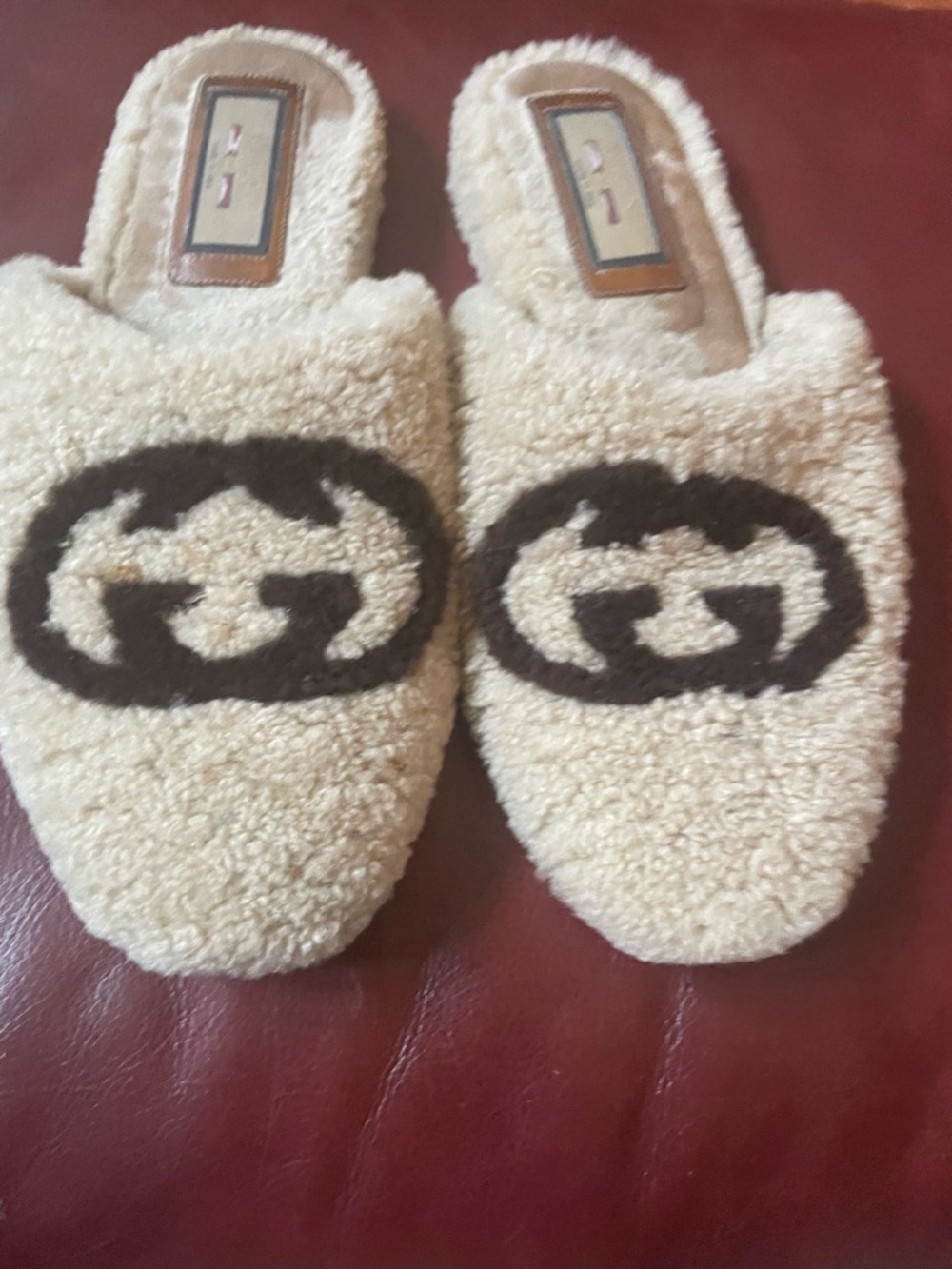 Gucci Beige Shearling Logo Slide Shearling Slippers, Size 38 - Picture 2 of 11